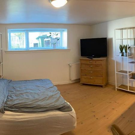 Vaerelse Med Eget Kokken Og Bad Appartement Esbjerg Buitenkant foto
